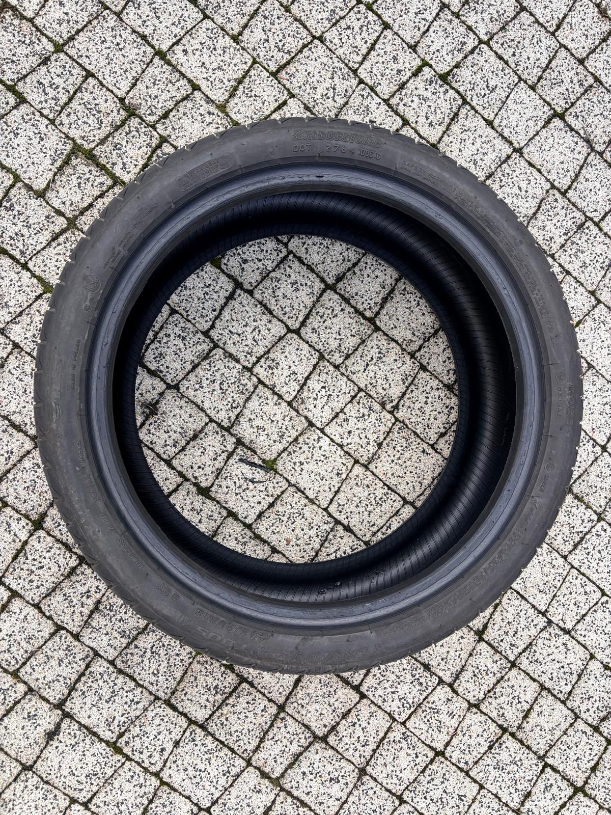 ШИНА BRIDGESTONE TURANZA 005 225/40R19 93Y, RFT, DOT 1323, PO РЕМОНТІ 