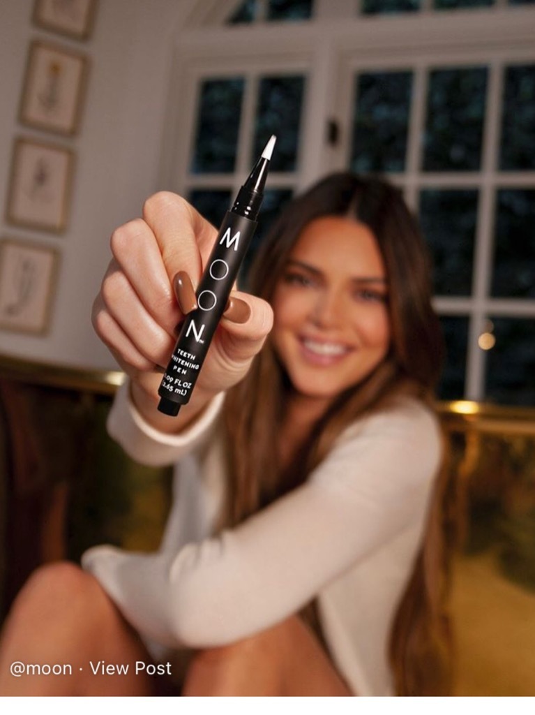 Ручка для отбеливания зубов MOON Kendall Jenner