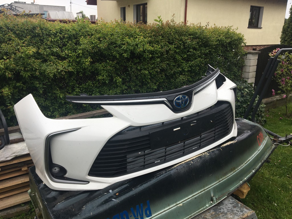 Zderzak przedni Toyota Corolla E16 Hybrid Sedan | Gdynia | Kup teraz na ...