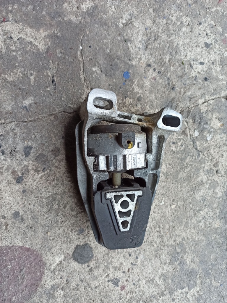 ПОДУШКА ДВИГУНА PEUGEOT 607 2.7 HDI 326C68 