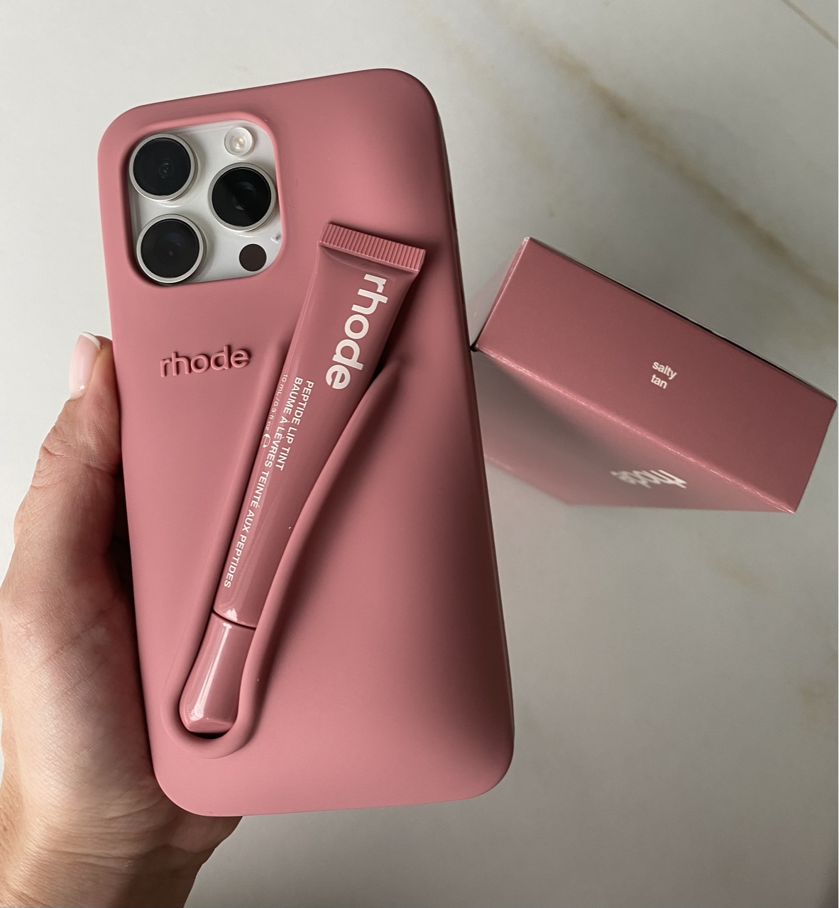 Rhode obudowa na telefon IPhone 15 Pro case Hailey Bieber SALTY