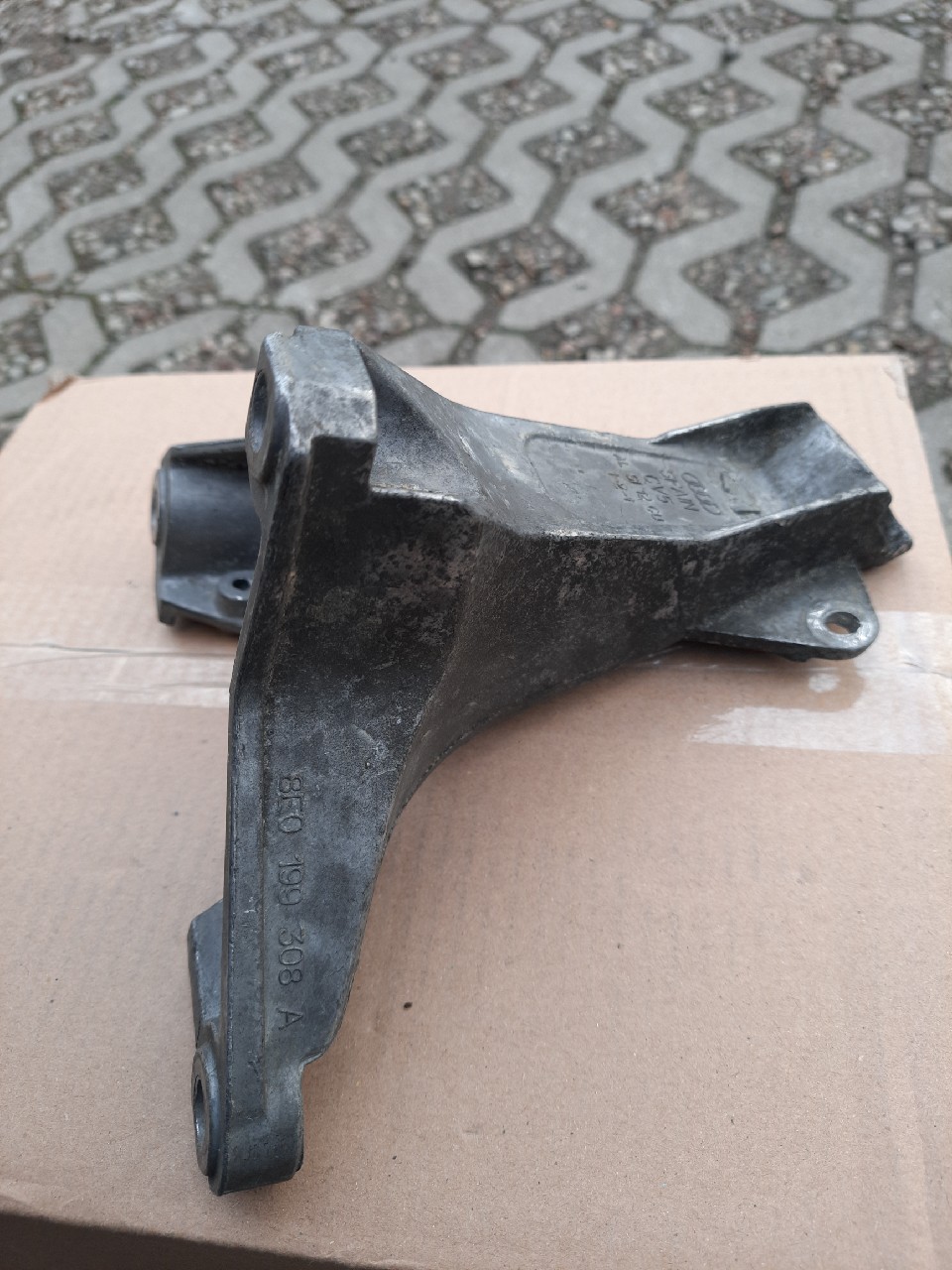 КРОНШТЕЙН ДВИГУНА ЗАХИСТ ТЕПЛОВА 8D0199388G 8E0199308A AUDI A4 VW ПАСАТ 