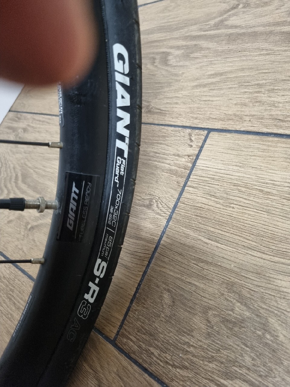 giant contend ar 4 weight