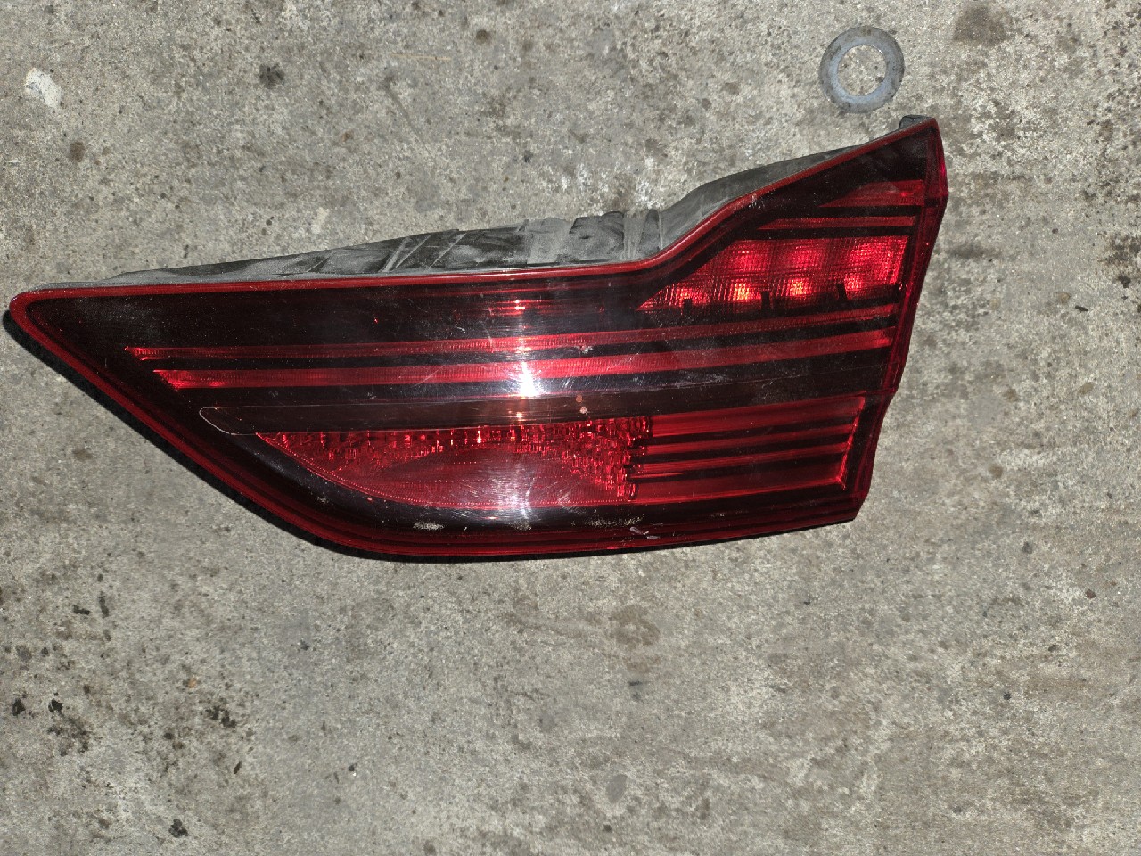 ФАРА ПРАВИЙ ЗАД CEED 3 УНІВЕРСАЛ 92404-J7150 
