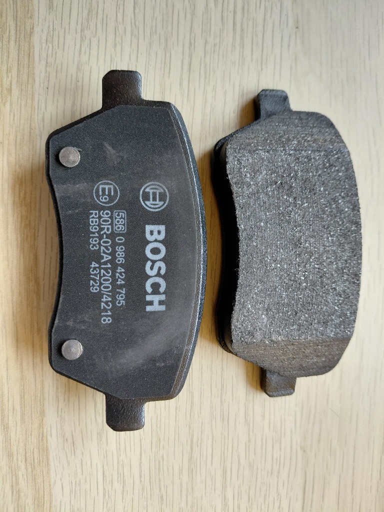 BOSCH 0 986 424 795 BP2697 КОЛОДКИ ГАЛЬМІВНЕ 