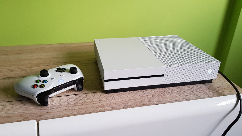 Xbox One S 1TB z napędem + GRY Forza Horizon 4 GTA | Wojkowice | Ogłoszenie  na Allegro Lokalnie
