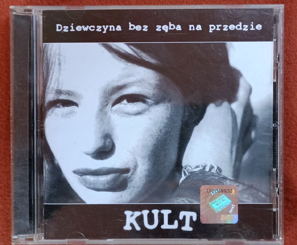 Kult Dziewczyna Bez Zęba Na Przedzie