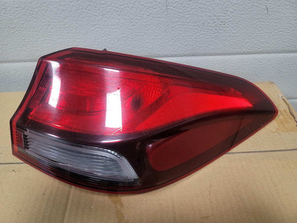 HYUNDAI I30 3 17- УНІВЕРСАЛ ФАРА ПРАВА ЗАД ЗАДНЯ 92402G4200 ЄВРОПА ХОРОШИЙ СТАН 