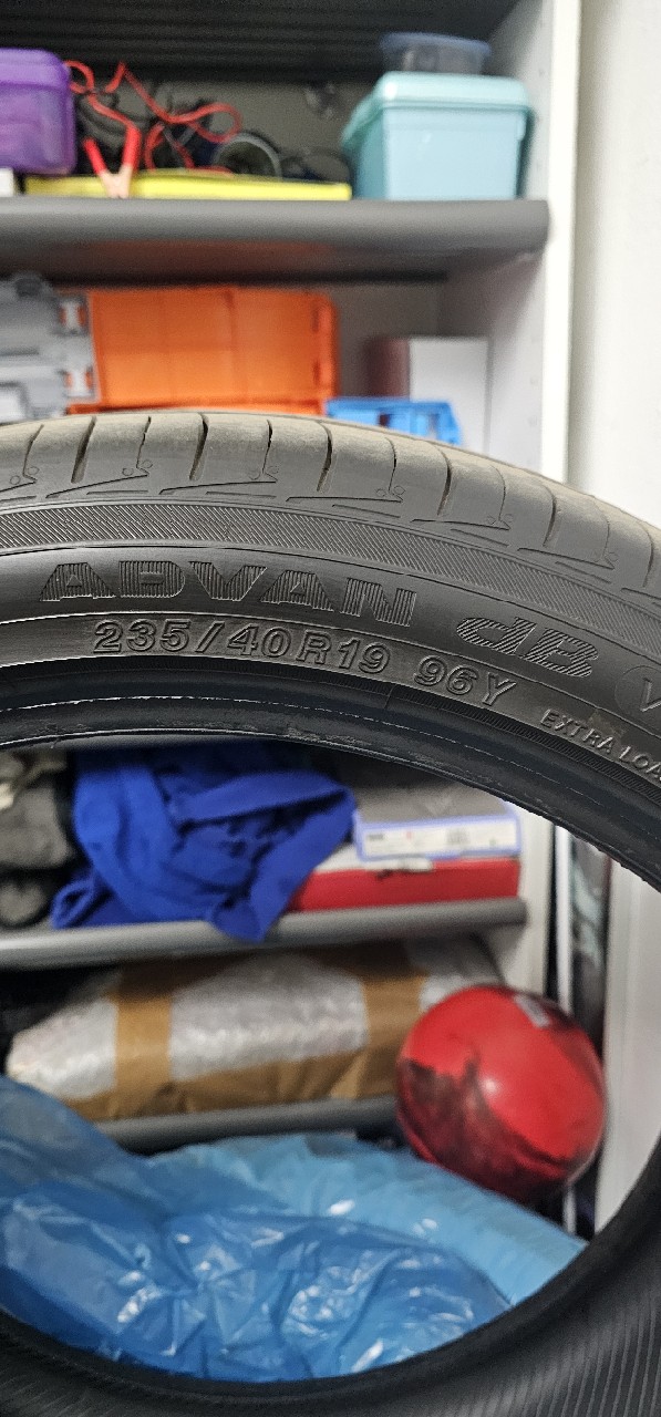 Yokohama Advan dB V552 235/40R19 96 Y XL, RPB