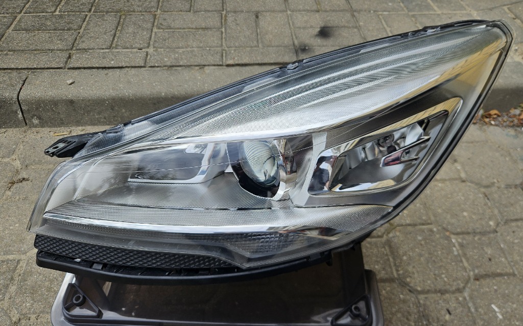 ФАРА ЛІВИЙ FORD KUGA II BIXENON 90021742 