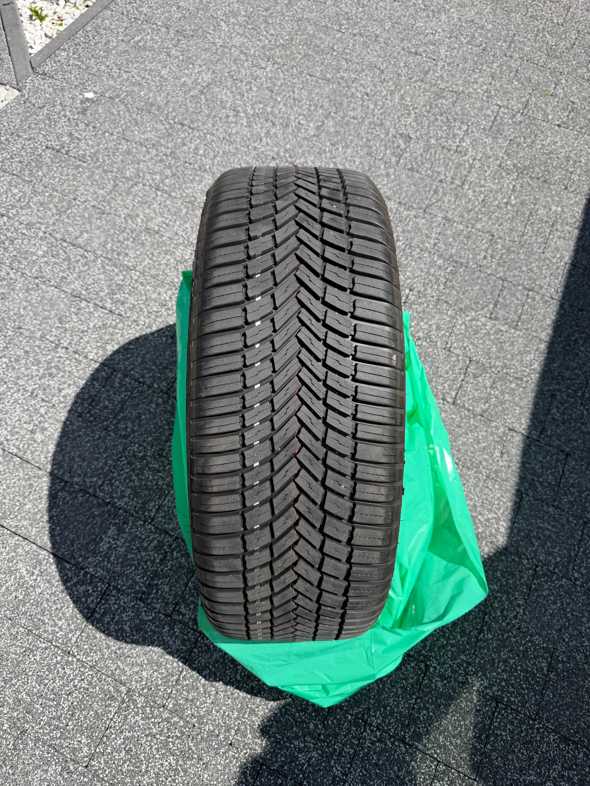 Bridgestone Weather Control A005 235/55 R19 101T