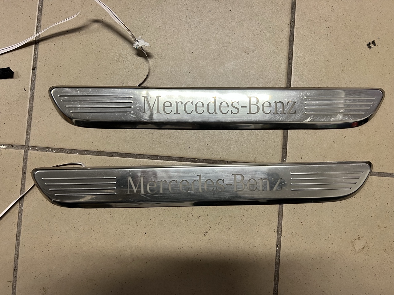 НАКЛАДКА ПОРОГУ ПРАВА ЛІВА MERCEDES W205 AMG A2056800735 A2056800535 LED (СВІТЛОДІОД) 