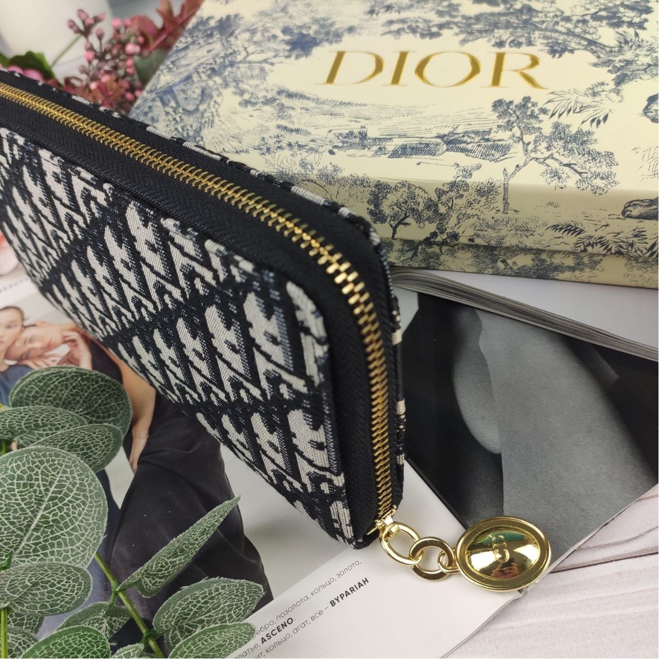 Zdjęcie oferty: Elegancki portfel w pudełku Dior