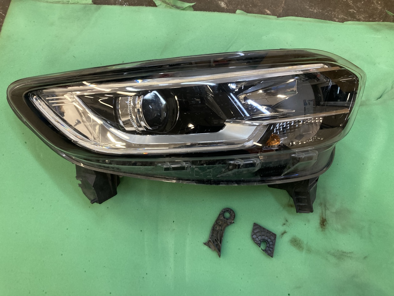 RENAULT KADJAR РЕСТАЙЛ 18- ФАРА ПРАВИЙ ПЕРІД 260104607R 