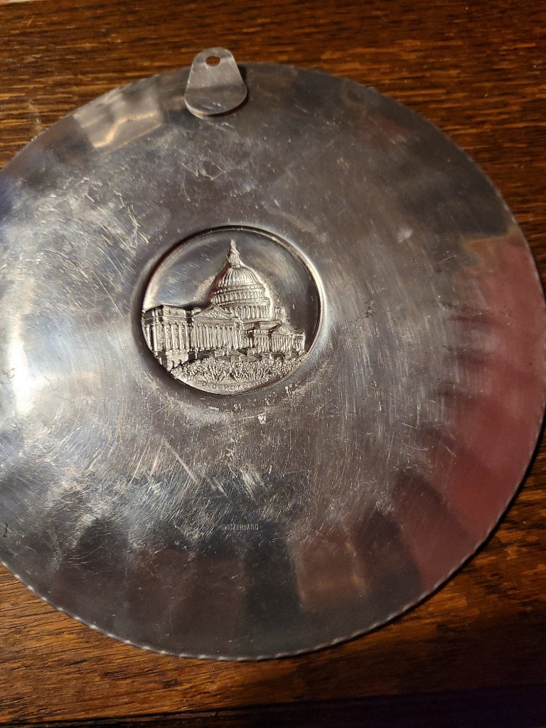 Zdjęcie oferty: Szwajcarski metalowy talerz ozdobny  Washington 