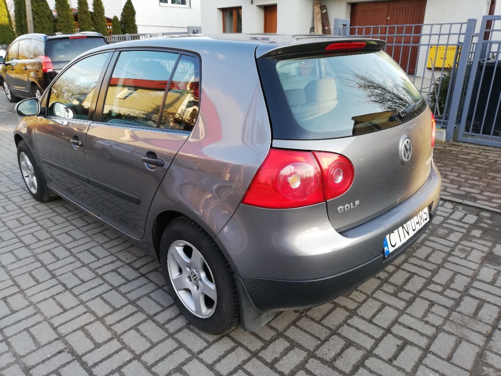 Volkswagen Golf V 1.6 2004 Cena 5900,00 zł Inowrocław