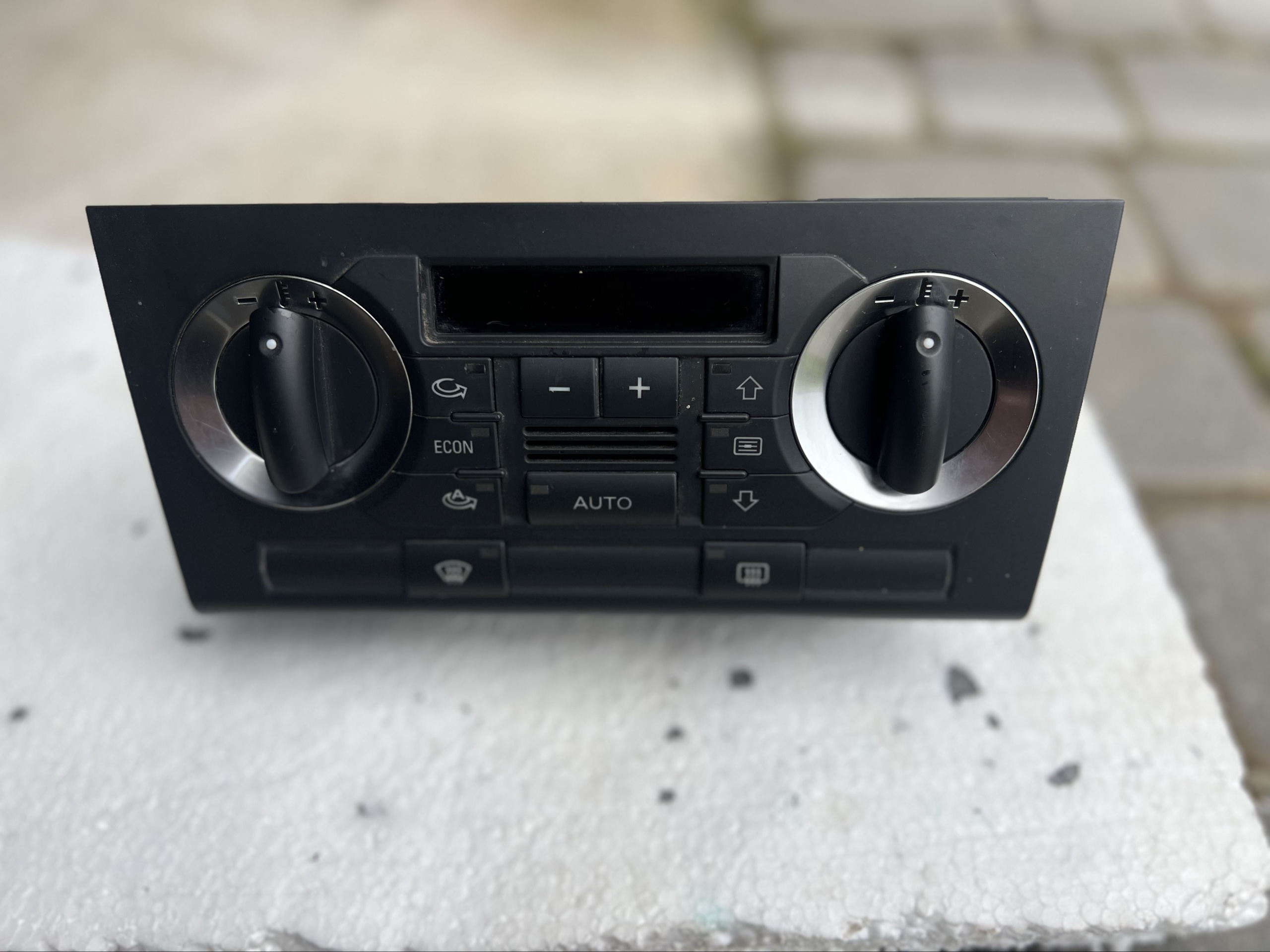 ПАНЕЛЬ КОНДИЦИОНЕР AUDI A3 8P – 8P0 820 043 H (8P0820043H 5PR) 