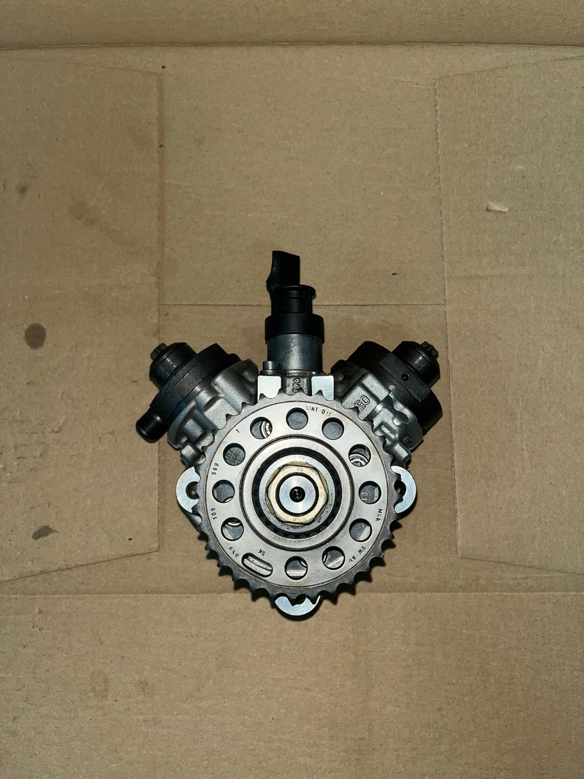 НАСОС ПАЛИВНА AUDI 3.0TDI 0445010677 