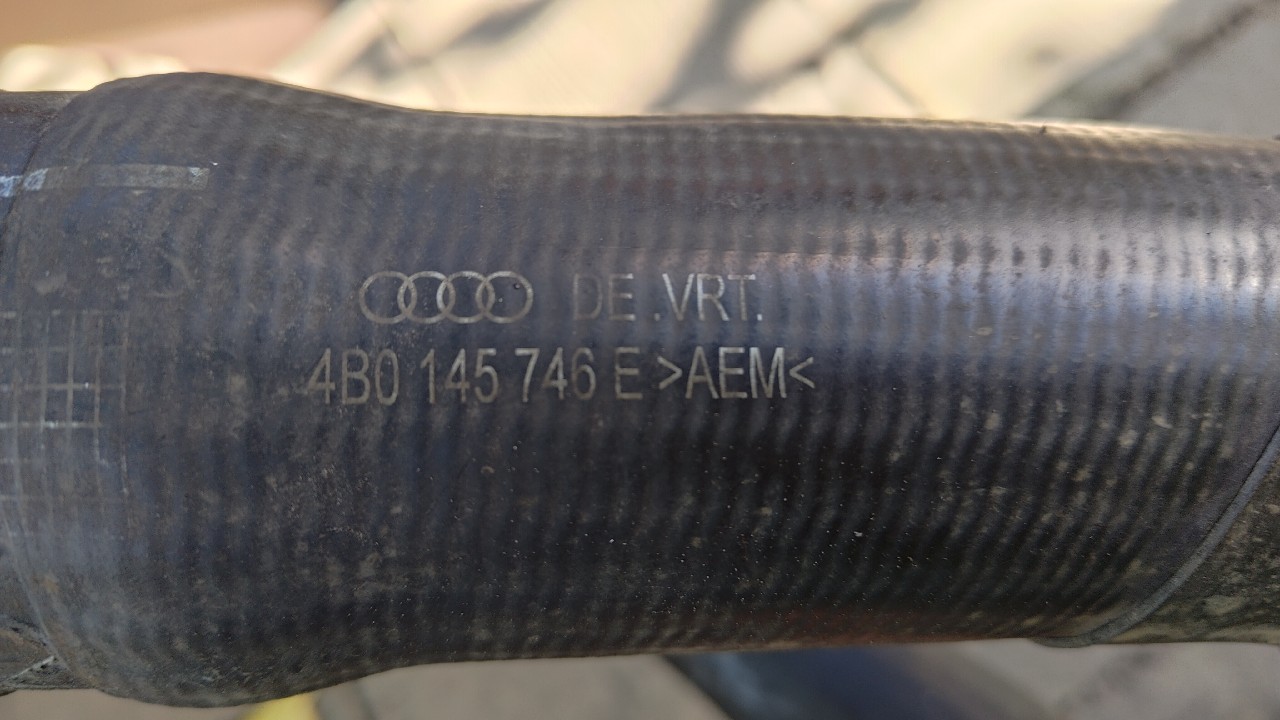 AUDI A6 C5 ПРОВІД ШЛАНГ ТРУБА ІНТЕРКУЛЕРА 2.5TDI 4B0145746E 