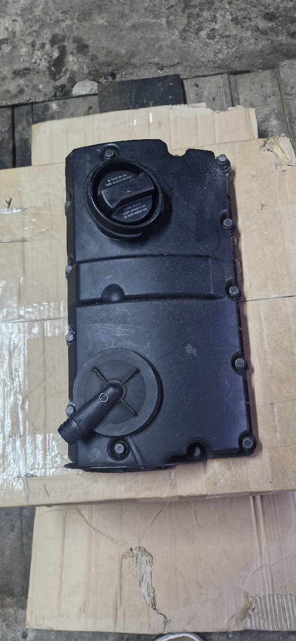 КРИШКА КЛАПАНІВ ПАСАТ AUDI 1.9/2.0 TDI 038103475 