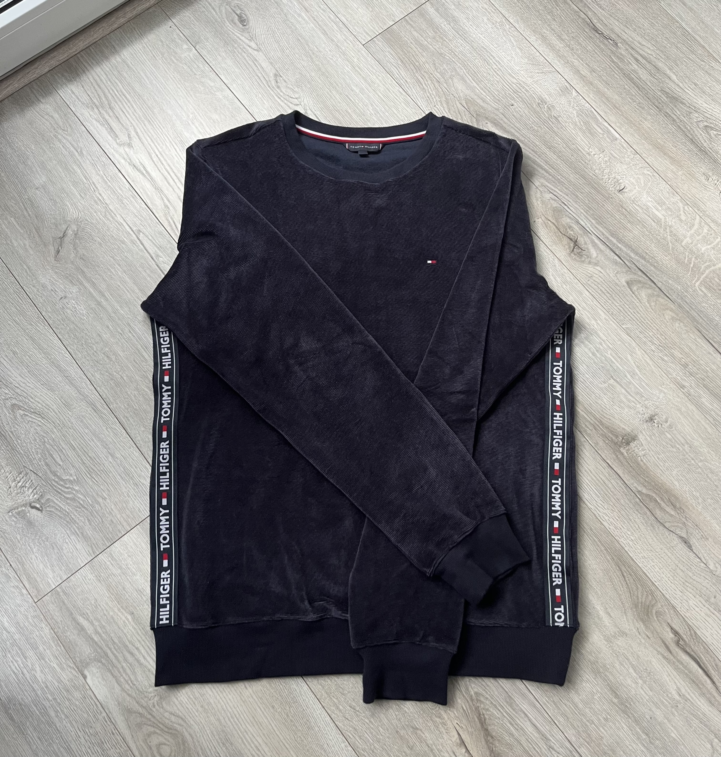 m tommy hilfiger