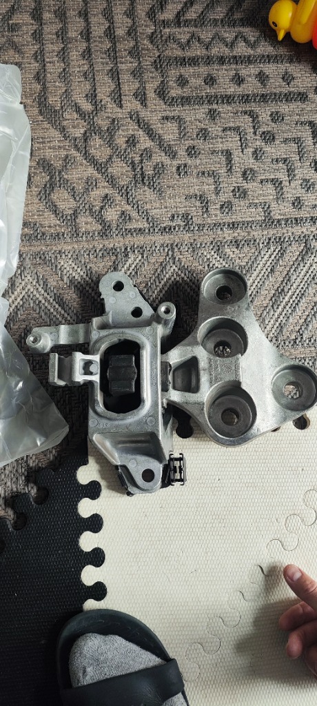 ПОДУШКА КОРОБКИ OPEL ASTRA K АВТОМАТ GM 39004957 