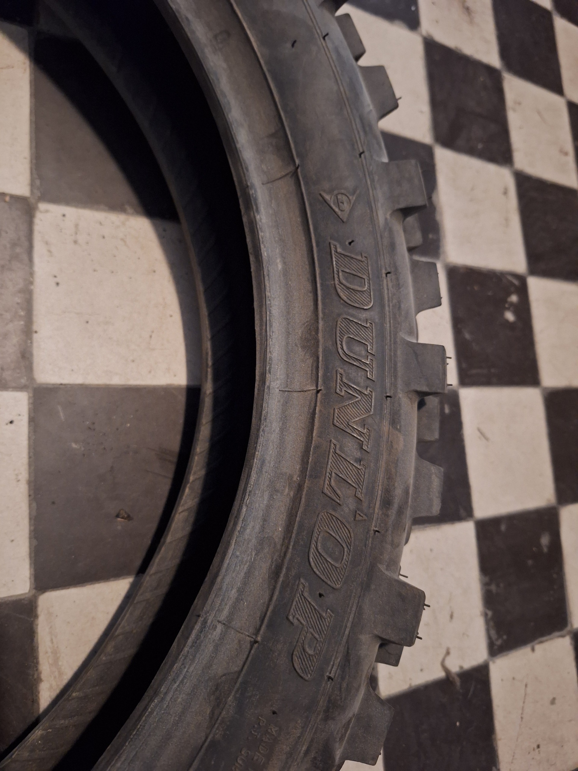 ШИНА МОТОЦИКЛЕТНАЯ DUNLOP 140/80-18 M/C 70R 