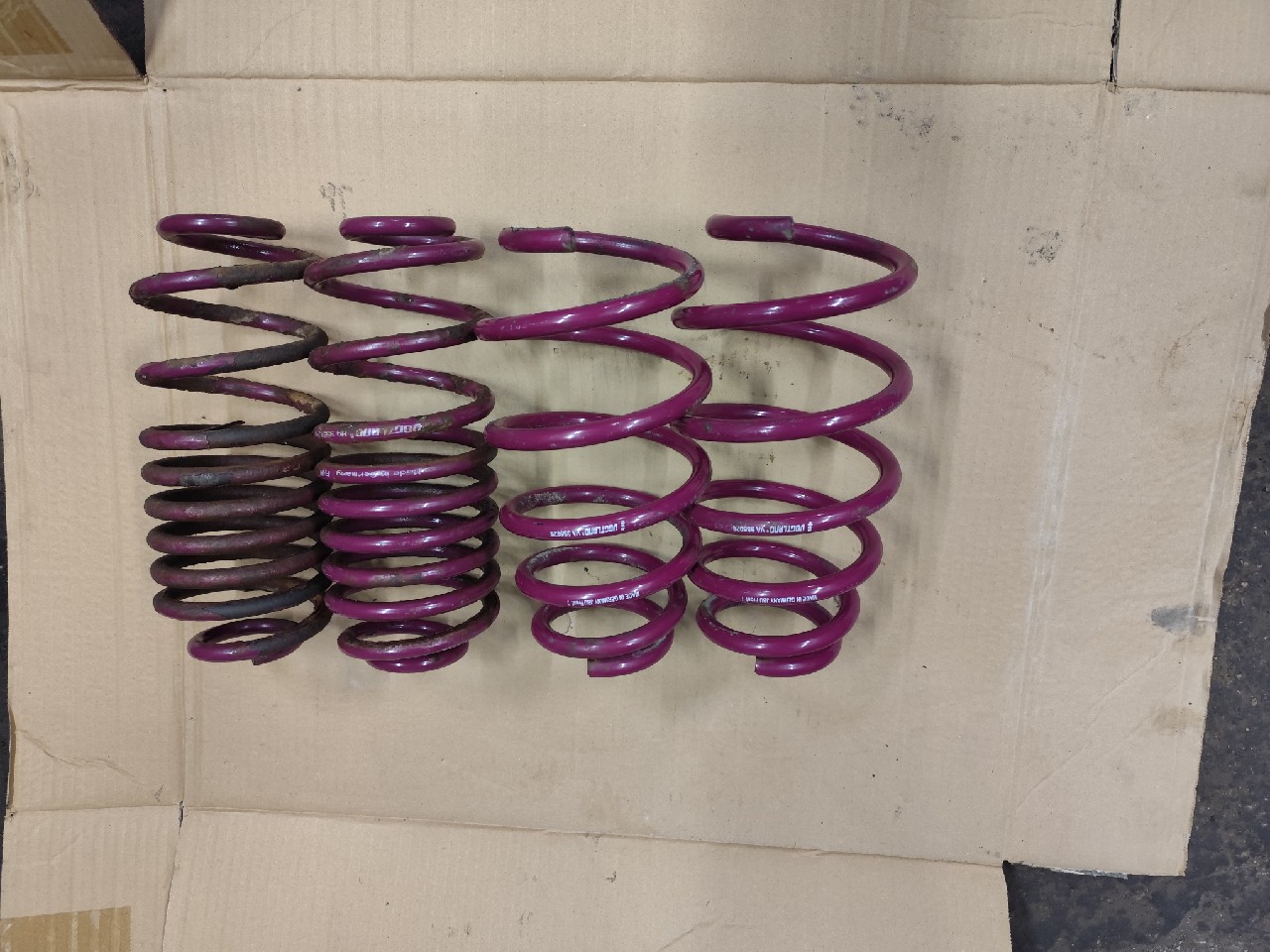 ПРУЖИНИ ЗАНИЖУЮЮЧІ ASTRA J VOGTLAND 955026 