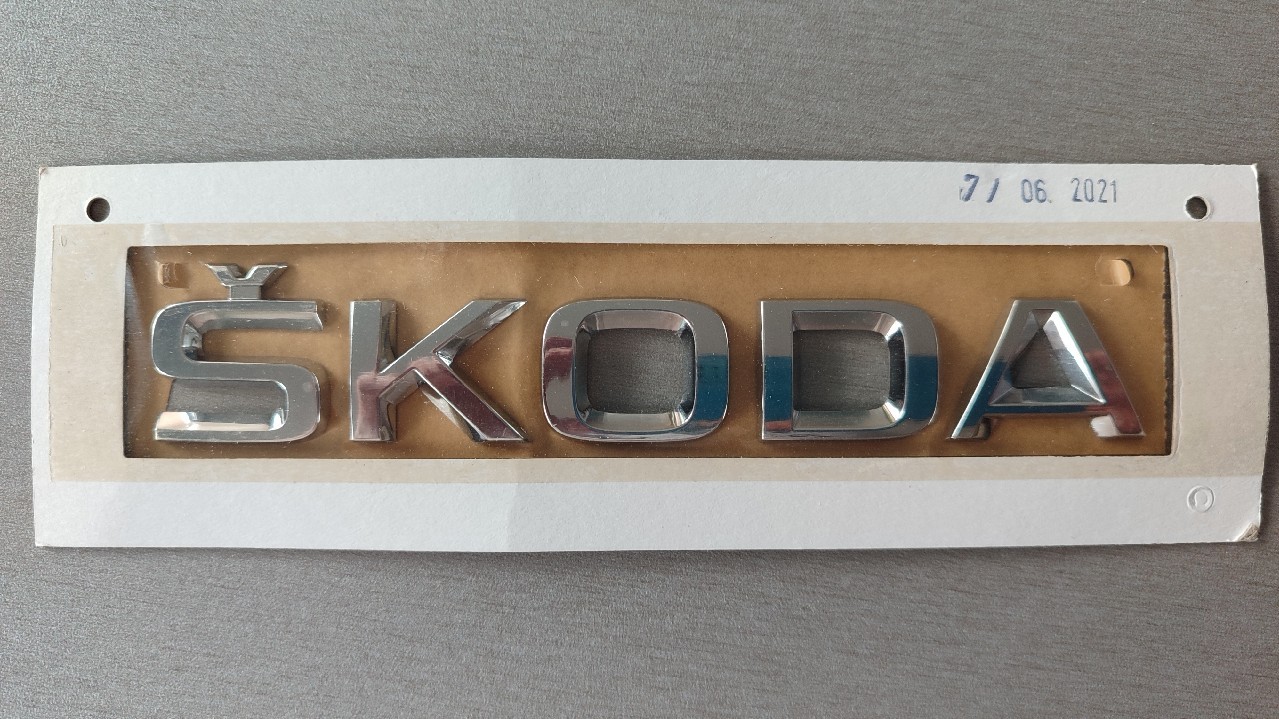 НОВИЙ ЗНАЧОК ЕМБЛЕМА ЗАДНЯ КРИШКА БАГАЖНИКА SKODA ОРИГІНАЛЬНИЙ 5JA853687 