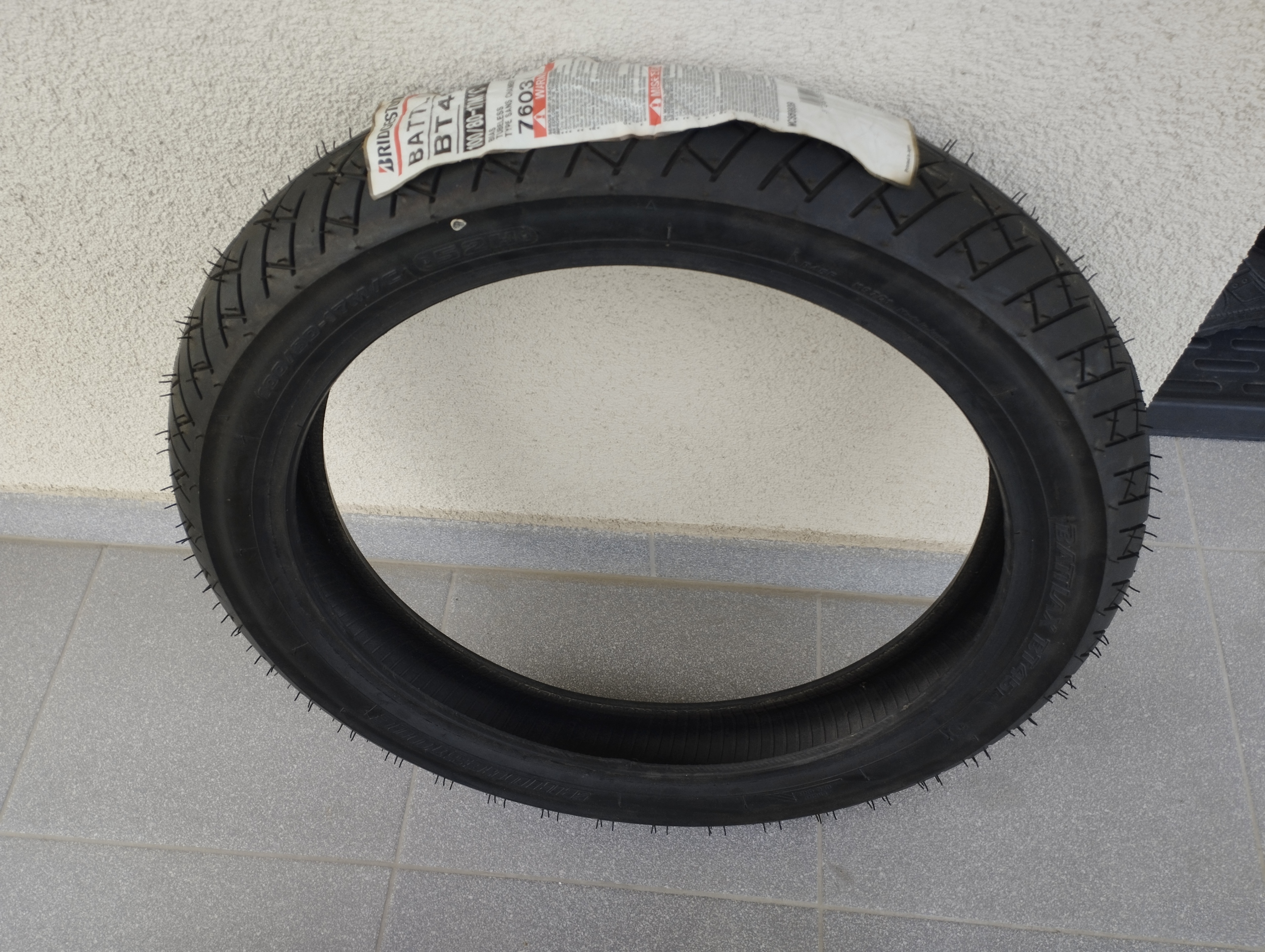 ШИНА BRIDGESTONE BATTLAX BT45 100/80-17M/C 52H НОВА ! 