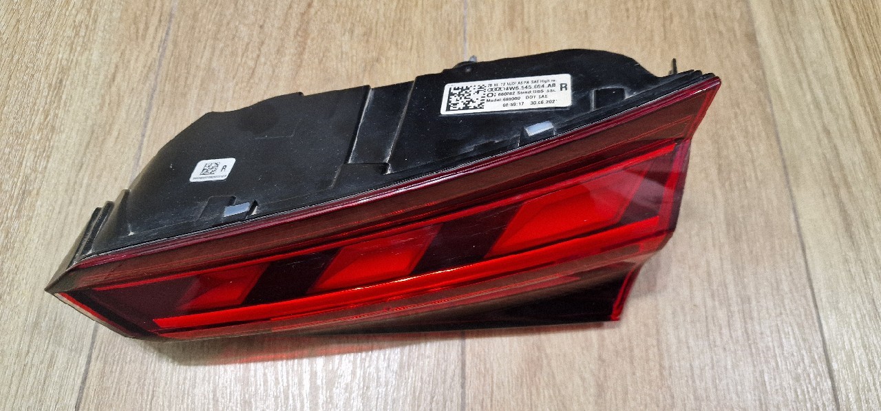 ФАРА ЗАД A5 S5 DYNAMIC ПРАВА ANIMACJA 8W6945094 