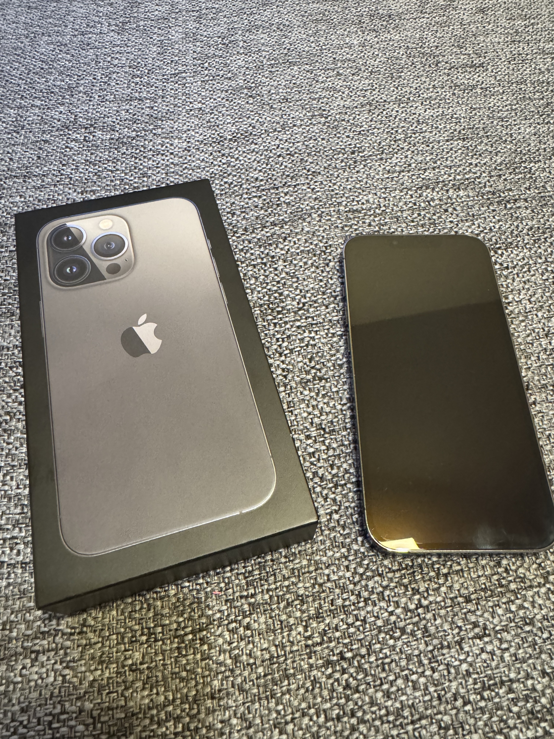 【訳あり】iPhone13pro 256GB ブラック Amazon.co.jp: Apple iPhone 13 Pro, 256 GB, SIM Free/Unlocked