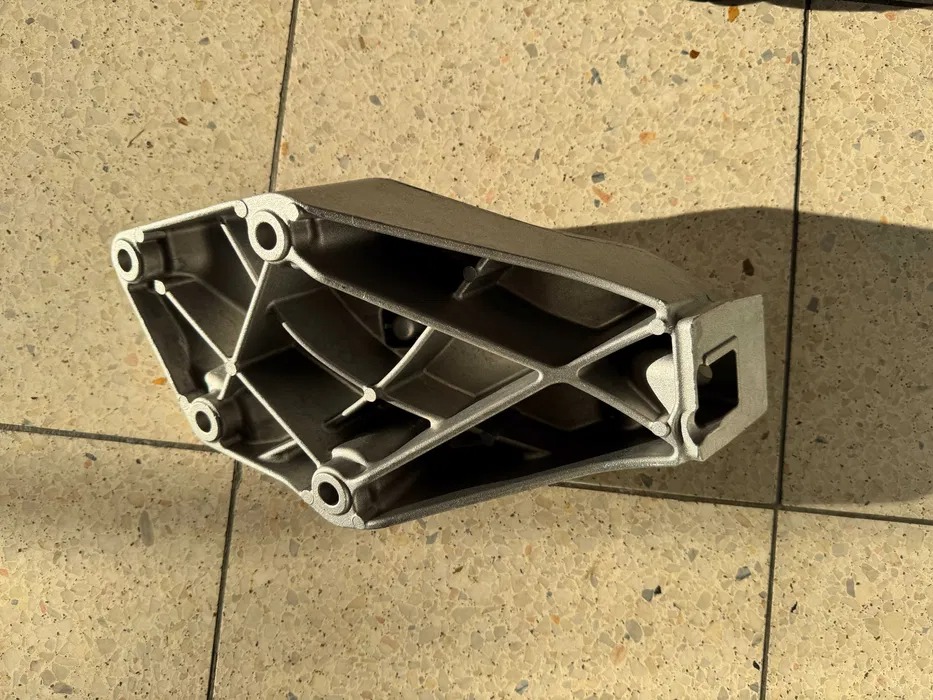 КРОНШТЕЙН ДВИГУНА ЛІВИЙ BMW 22116861555 / 22 11 6 861 555 