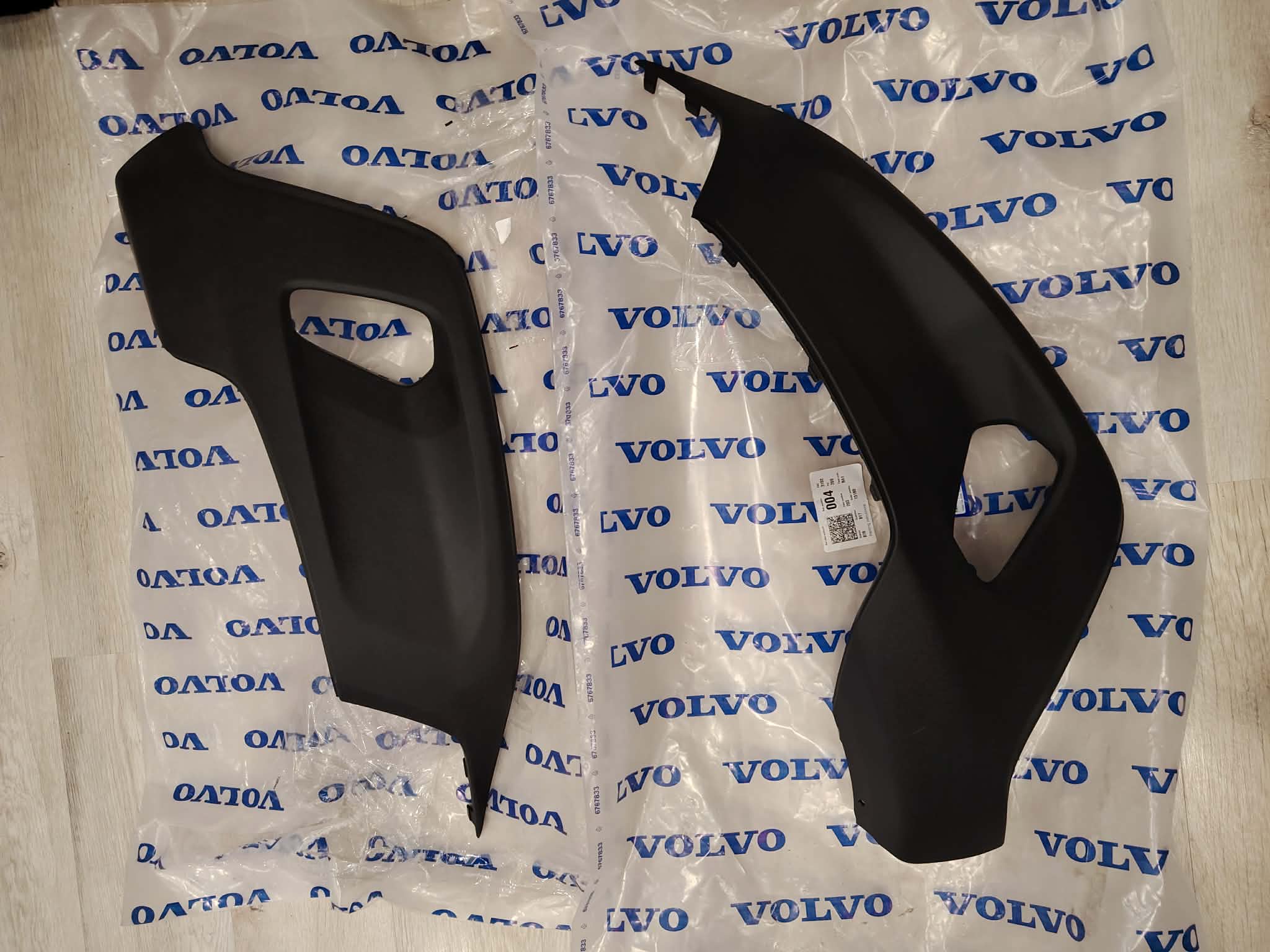 VOLVO V40 CROSS COUNTRY РЕШІТКА БАМПЕРА 31353341 31353342 