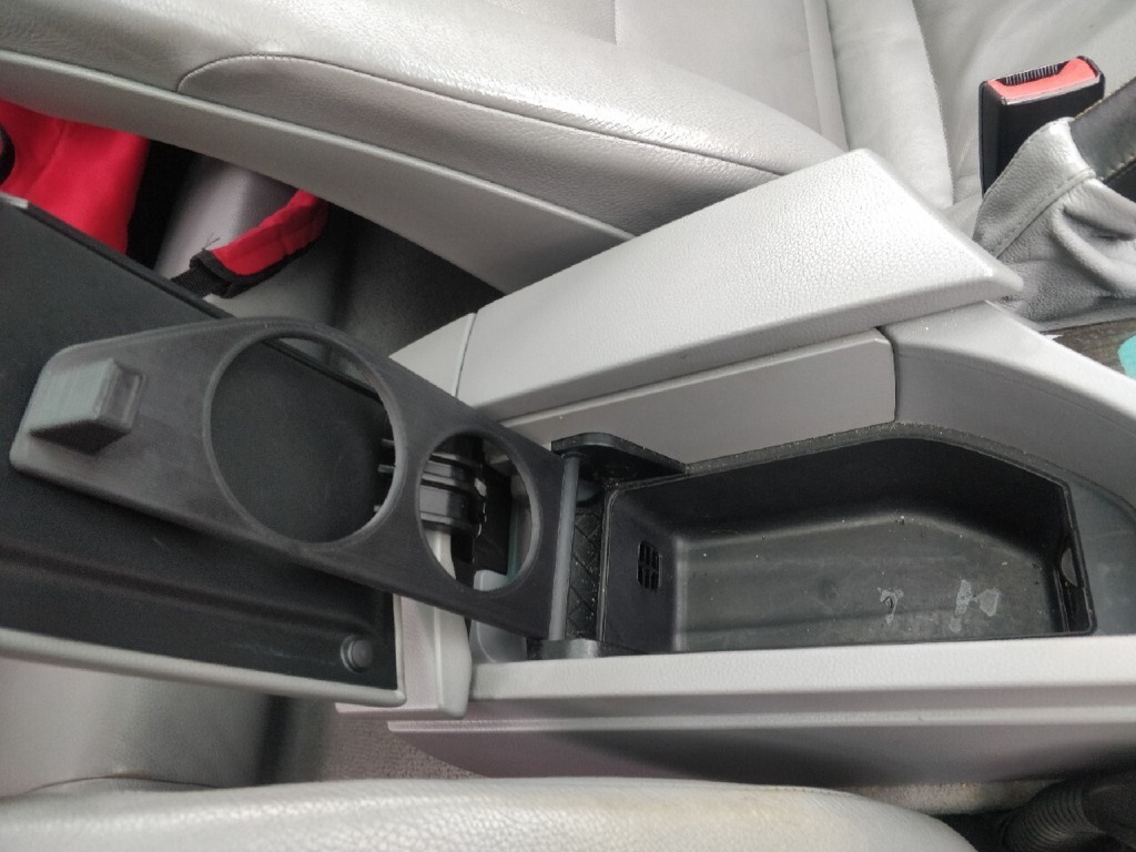 Uchwyt na kubki / cup holder BMW E60/E61 Zagórzany Kup teraz na