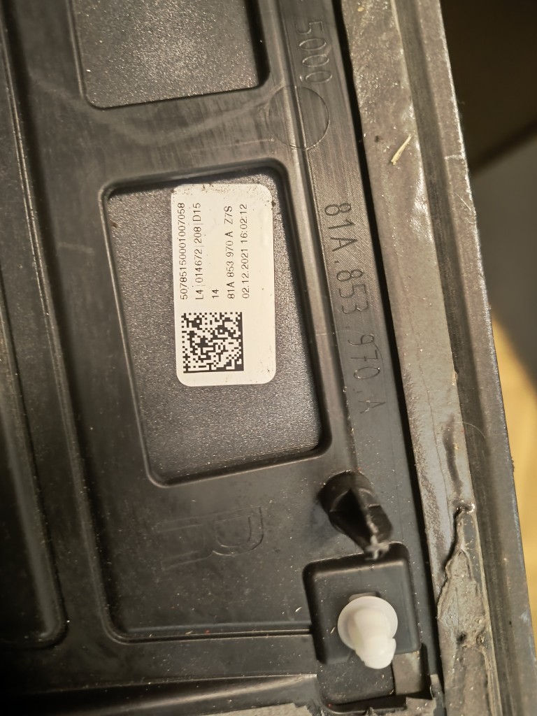 НАКЛАДКА NA ДВЕРІ ПРАВИЙ ЗАД 81A853970A AUDI Q2 81A 