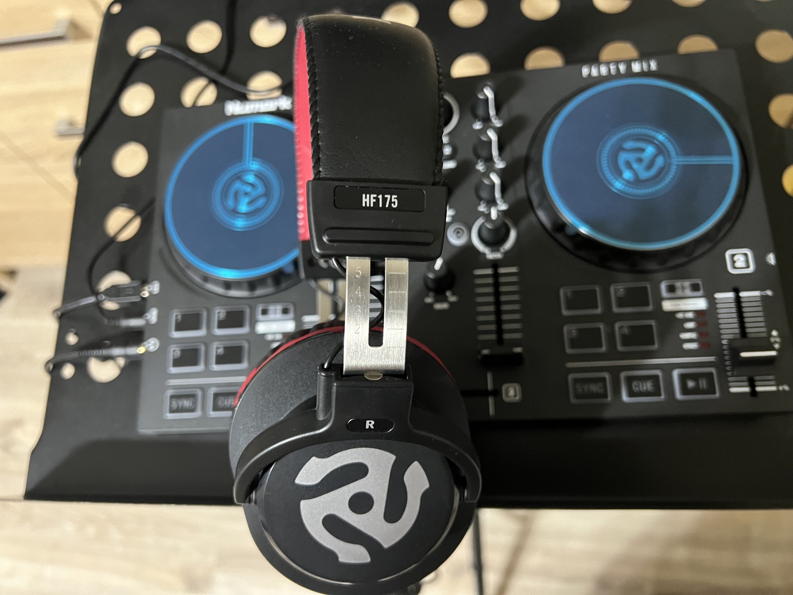 NUMARK Party Mix 2 + słuchawki NUMARK HF175 Lubraniec Kup teraz na Allegro Lokalnie