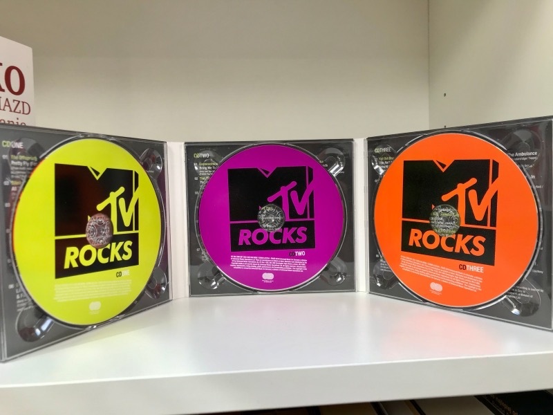 mtv-rocks-pop-punk-vs-the-world-stare-grochale-kup-teraz-na