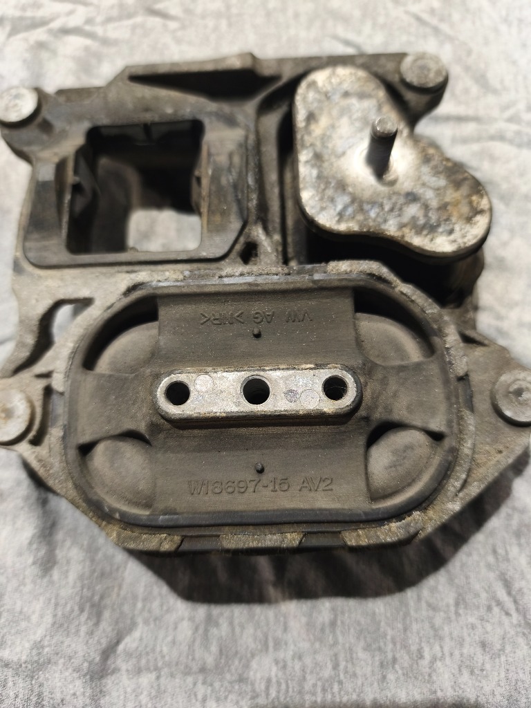 ПОДУШКА КОРОБКИ ПЕРЕДАЧ AUDI A6,A7,Q7,Q8 VOLKSWAGEN TUAREG 4M0399153AE 