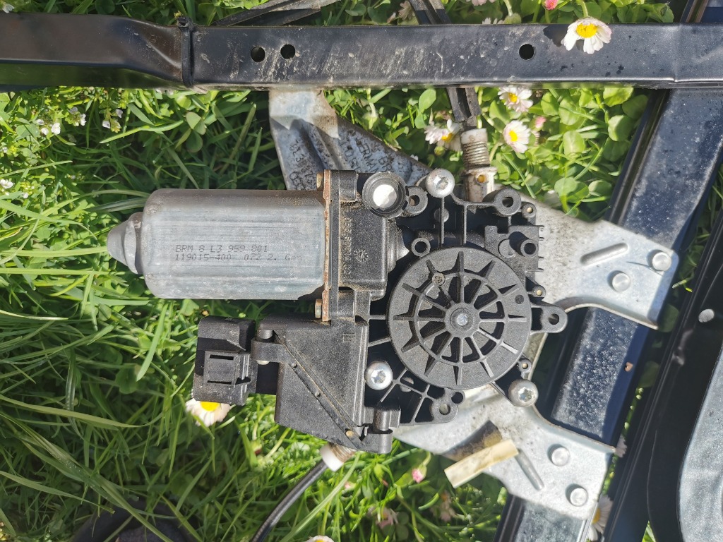 МОТОРЧИК СКЛА ЛІВИЙ ПЕРІД AUDI A3 8L 3D 1.9TDI 130KM ASZ 8L3959801 