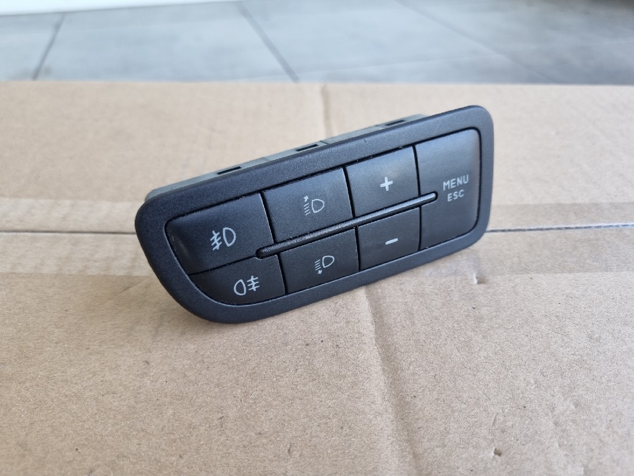 ПАНЕЛЬ ПЕРЕМИКАЧ РЕГУЛЮВАННЯМ СВІТЛА FIAT GRANDE PUNTO 735367268 