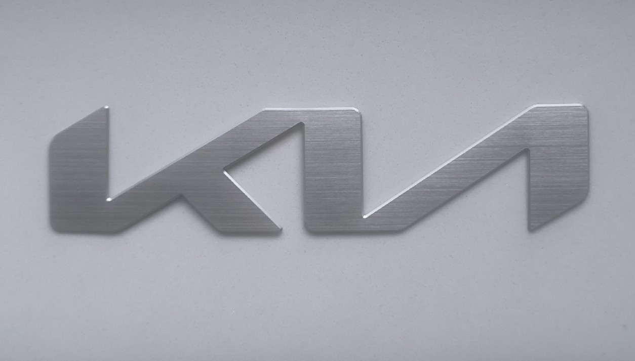 KIA ЕМБЛЕМА ЗНАЧОК БАМПЕРА КАПОТУ 86300J7000 17X4 