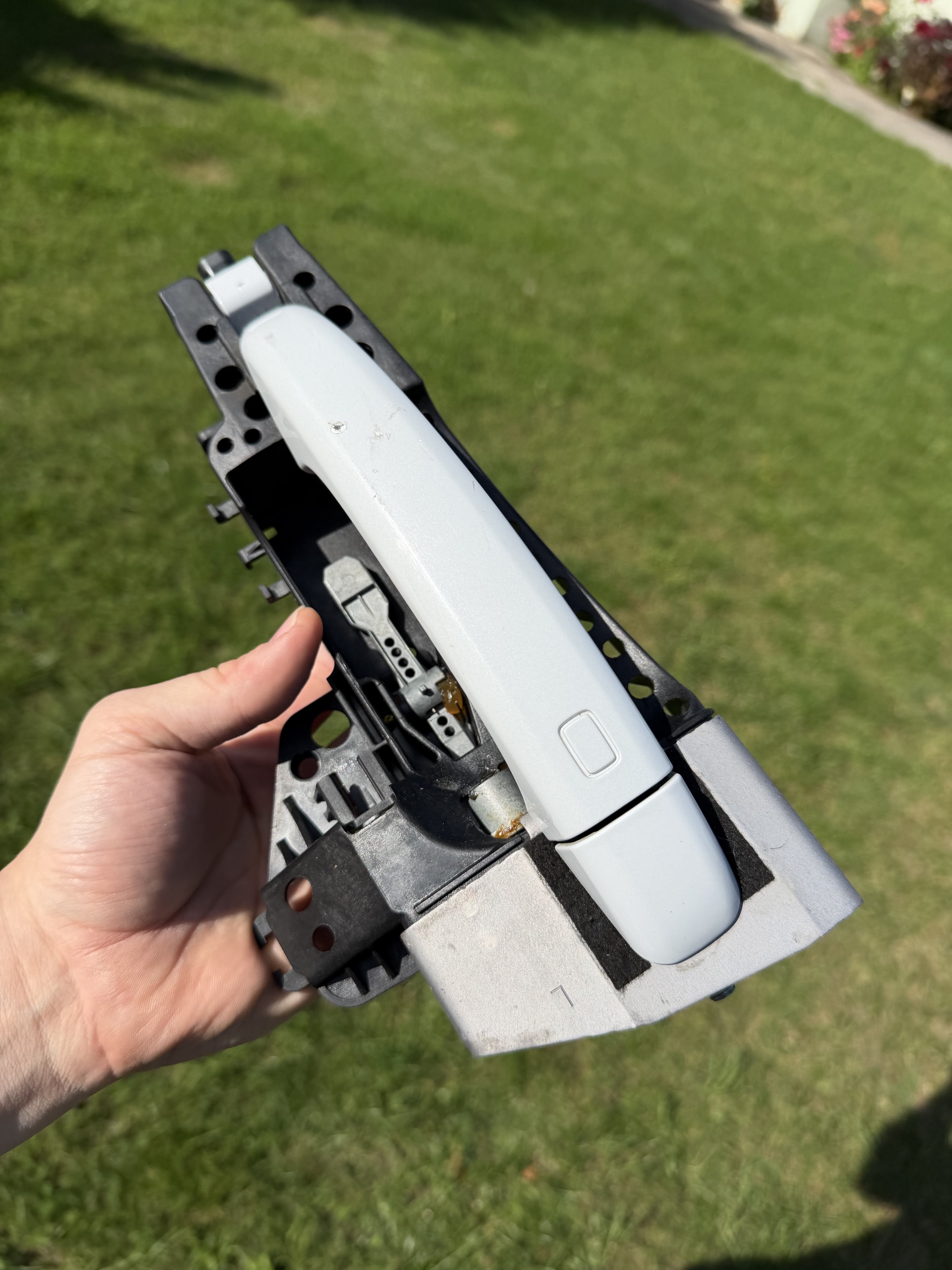 КЛЯМКА KEYLESS LS9R AUDI Q3 8U - 8T0 837 205 