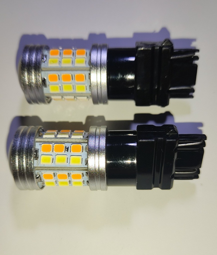 ЛАМПОЧКА P27/7W LED (СВІТЛОДІОД) 3157 DUAL COLOR БІЛИЙ + КОЛІР ПОМАРАНЧ - 2 ШТУКИ 