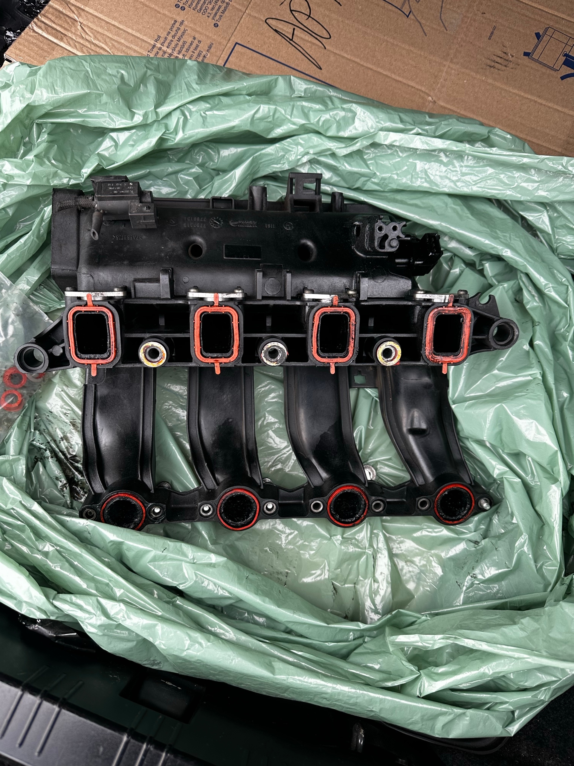 КОЛЕКТОР ВПУСКНИЙ BMW E60 M47 520D 7787318 7788194 