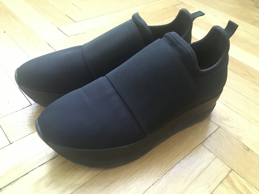 Vagabond casey shop sister