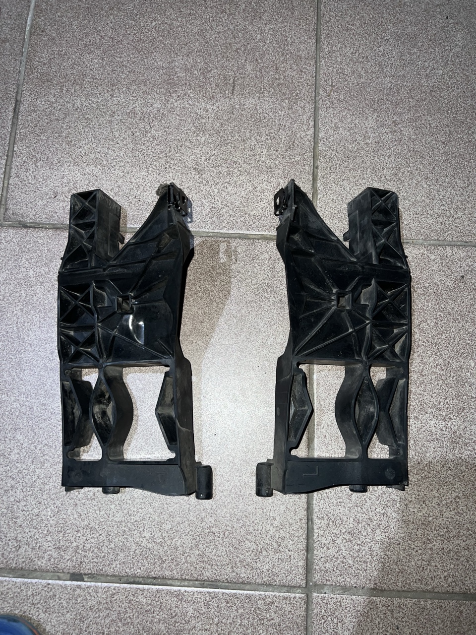 AUDI A6 C7 12R КРІПЛЕННЯ КРІПЛЕННЯ ФАРИ ПЕРЕД РЕСТАЙЛОМ 4G0805607 4G0805608 