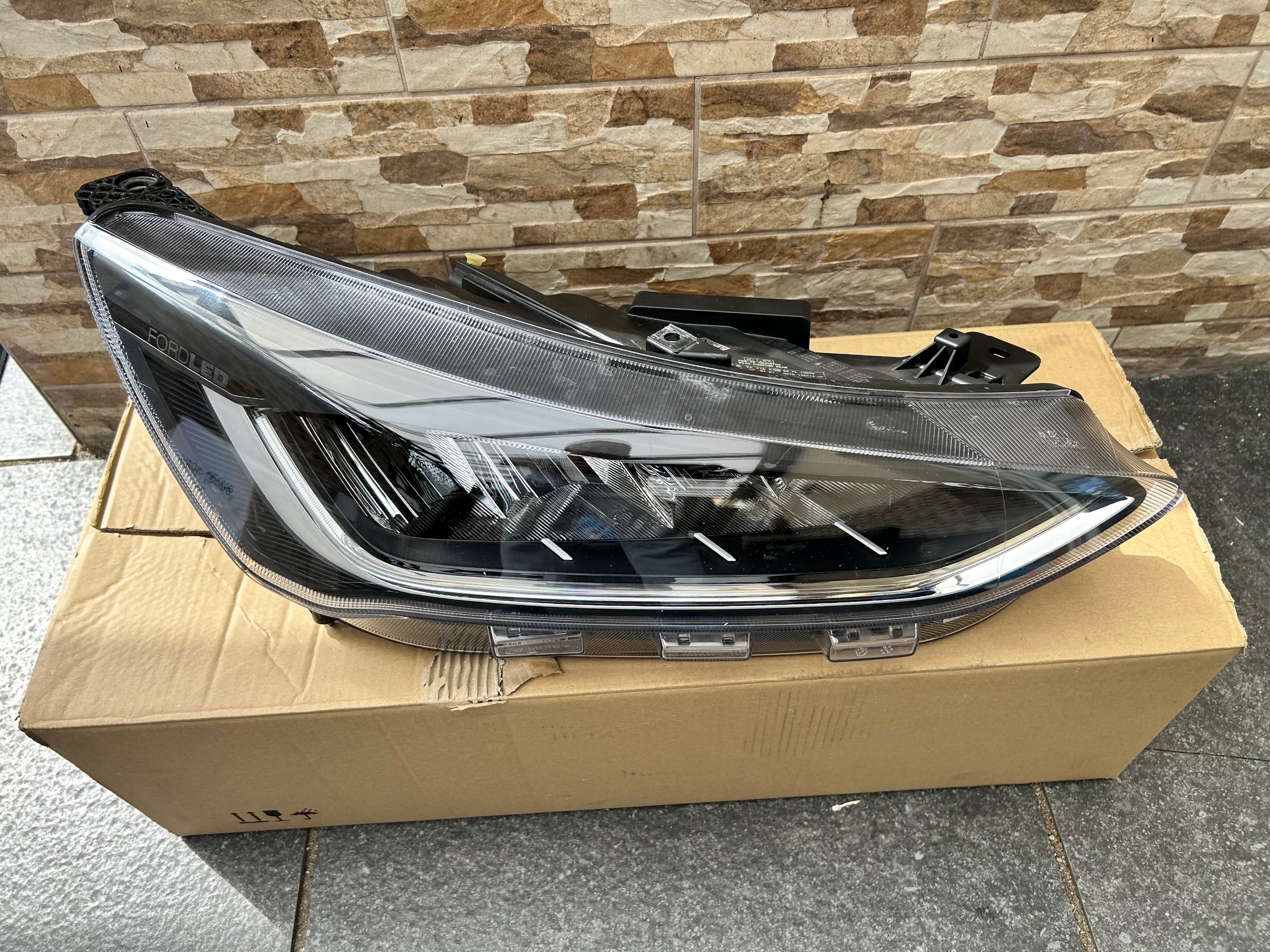 FORD FOCUS MK4 IV РЕСТАЙЛ ФАРА ПРАВИЙ ПЕРІД ПОВНИЙ LED (СВІТЛОДІОД) NX7B-13E014-CF 