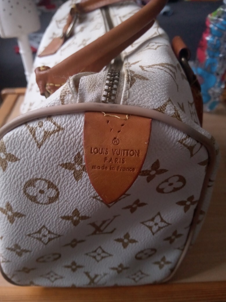 Kupiłam podrabianą torebkę Louis Vuitton, a koleżanki mnie wyśmiały. Czy to  naprawdę taki wstyd?