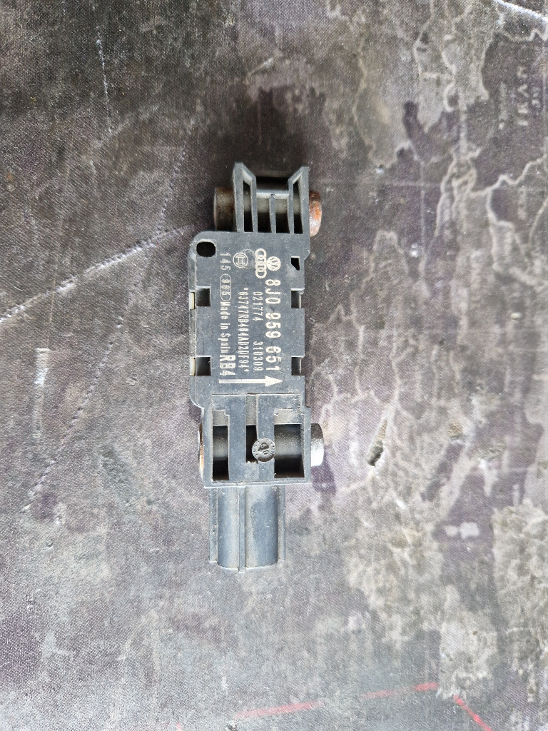 ДАТЧИК УДАРУ 8J0959651 AUDI A3 S3 8P A4 TT R8 SEAT EXEO СЕНСОР AIR 